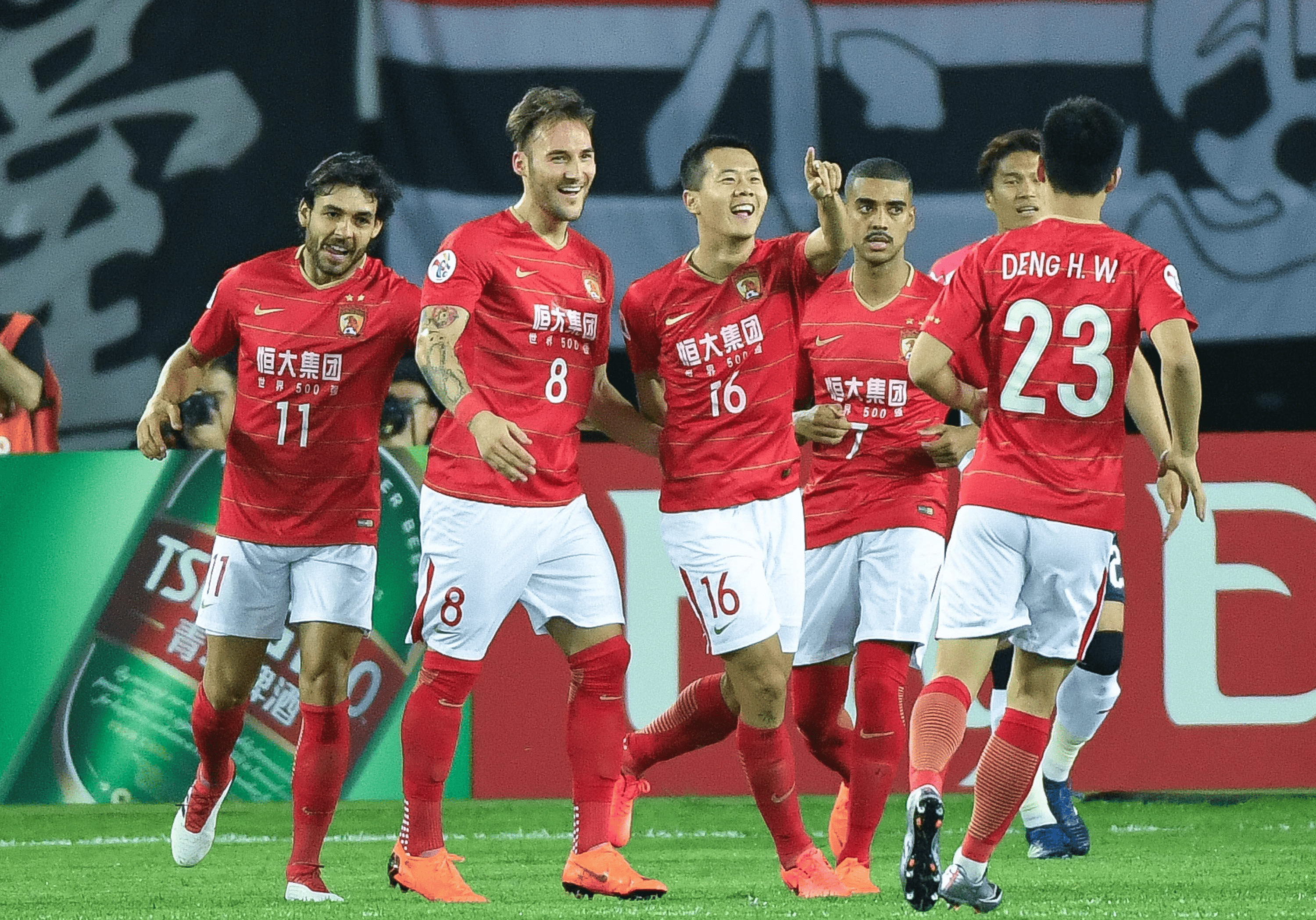 赛地聚焦：西甲国际比赛日热度飙升；北京国安更衣室发声；压力陡增；控场能力受关注的简单介绍-爱游戏平台体验